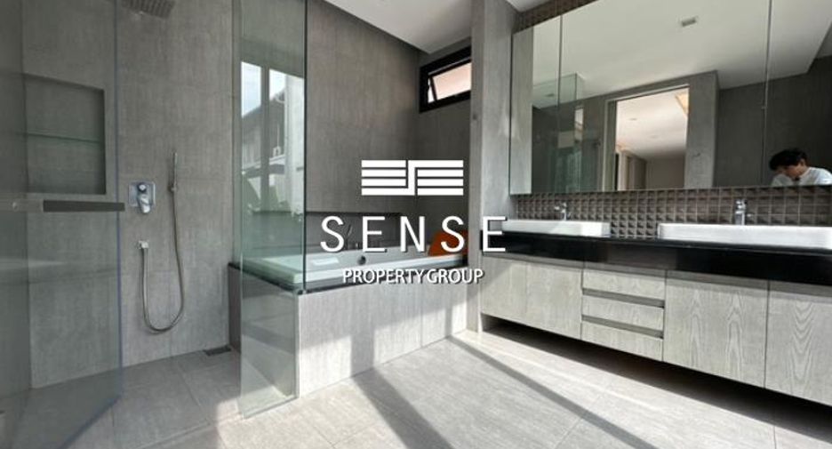 For rent 3 bedrooms house in Watthana, Bangkok