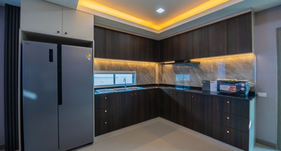 For sale 5 bedrooms house in Bang Lamung, Chonburi