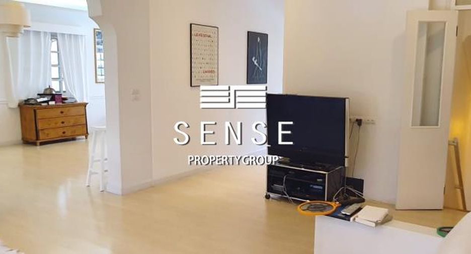 For rent 4 bedrooms townhouse in Watthana, Bangkok