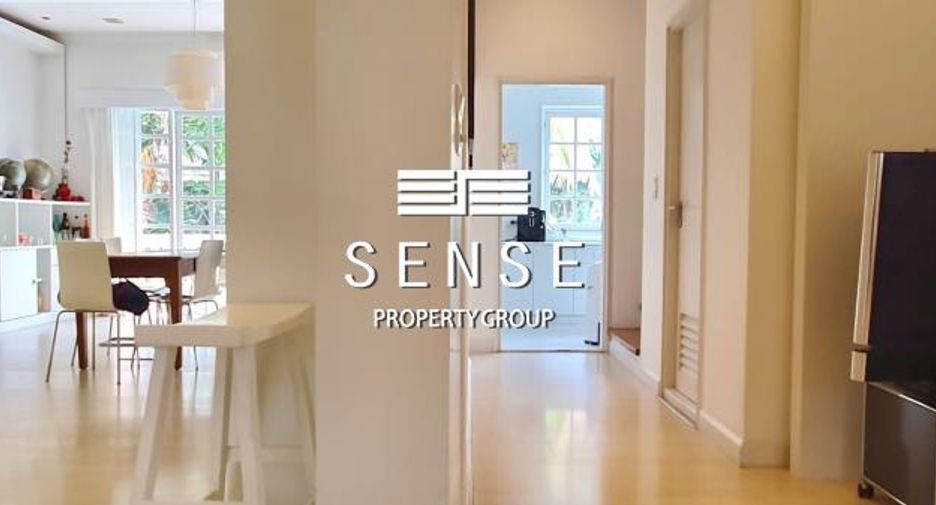 For rent 4 bedrooms townhouse in Watthana, Bangkok