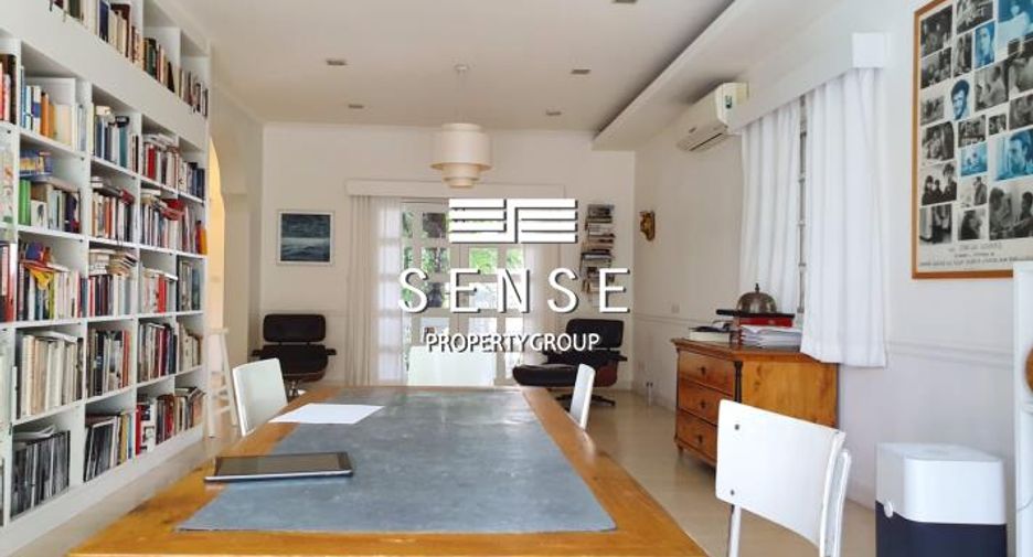 For rent 4 bedrooms townhouse in Watthana, Bangkok