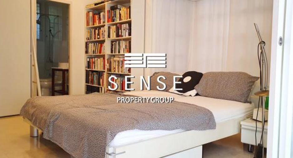For rent 4 bedrooms townhouse in Watthana, Bangkok
