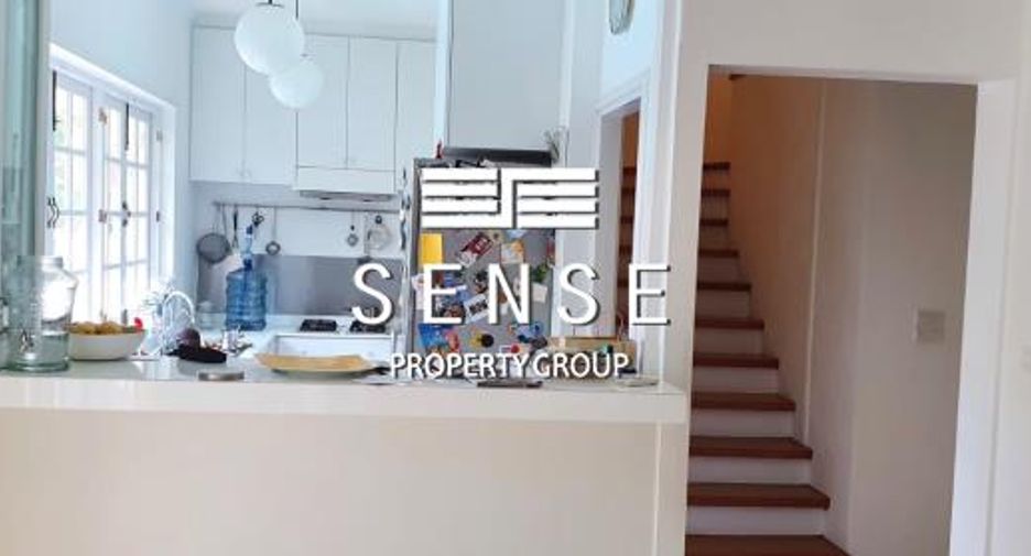For rent 4 bedrooms townhouse in Watthana, Bangkok