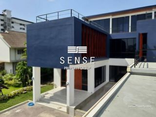 Haus zum Kauf und zur Miete mit 5 Zimmer in Phra Khanong, Bangkok
