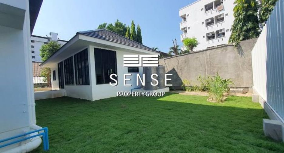 Haus zum Kauf und zur Miete mit 5 Zimmer in Phra Khanong, Bangkok