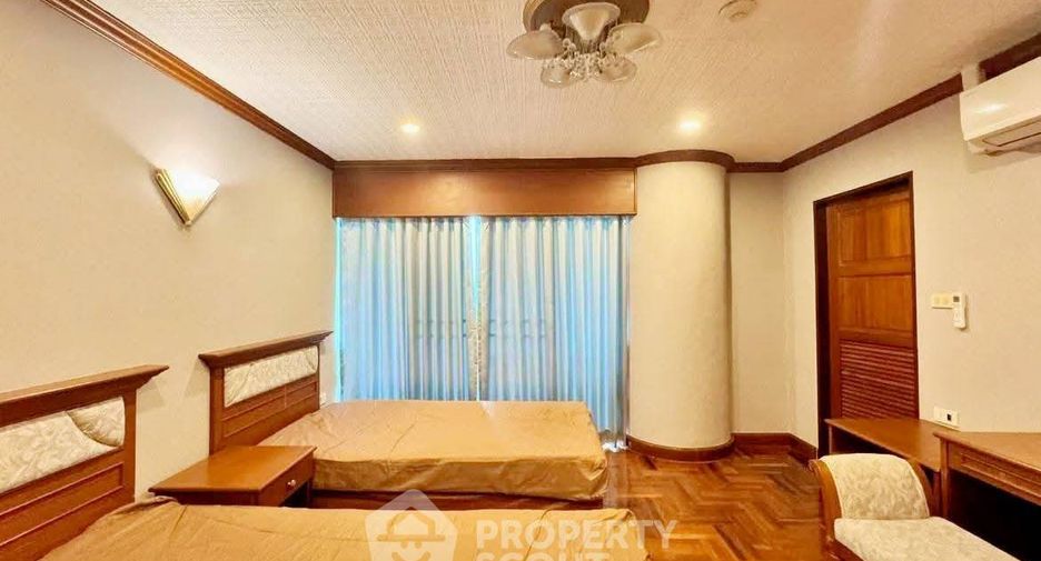 For rent 3 bedrooms condo in Bang Lamung, Chonburi