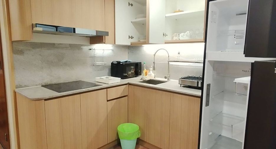 For rent 3 bedrooms condo in Pathum Wan, Bangkok