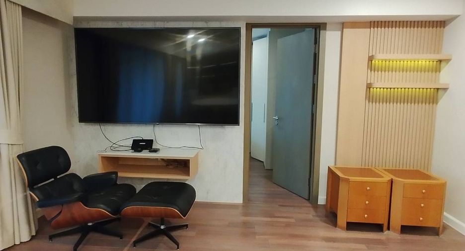 For rent 3 bedrooms condo in Pathum Wan, Bangkok