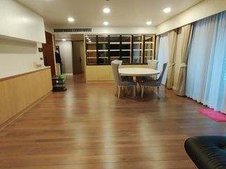 For rent 3 bedrooms condo in Pathum Wan, Bangkok