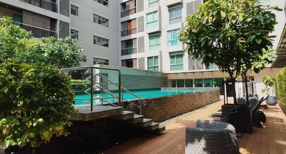 For rent 3 bedrooms condo in Pathum Wan, Bangkok