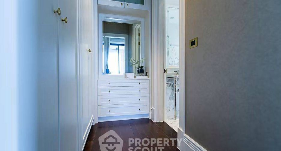 For rent 2 bedrooms condo in Pathum Wan, Bangkok