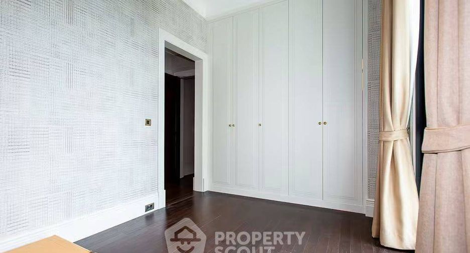 For rent 2 bedrooms condo in Pathum Wan, Bangkok