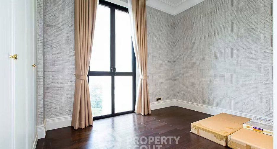 For rent 2 bedrooms condo in Pathum Wan, Bangkok