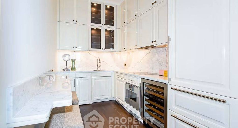 For rent 2 bedrooms condo in Pathum Wan, Bangkok