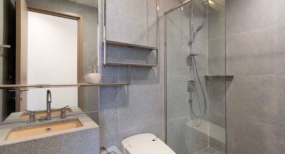 For rent 3 bedrooms condo in Pathum Wan, Bangkok