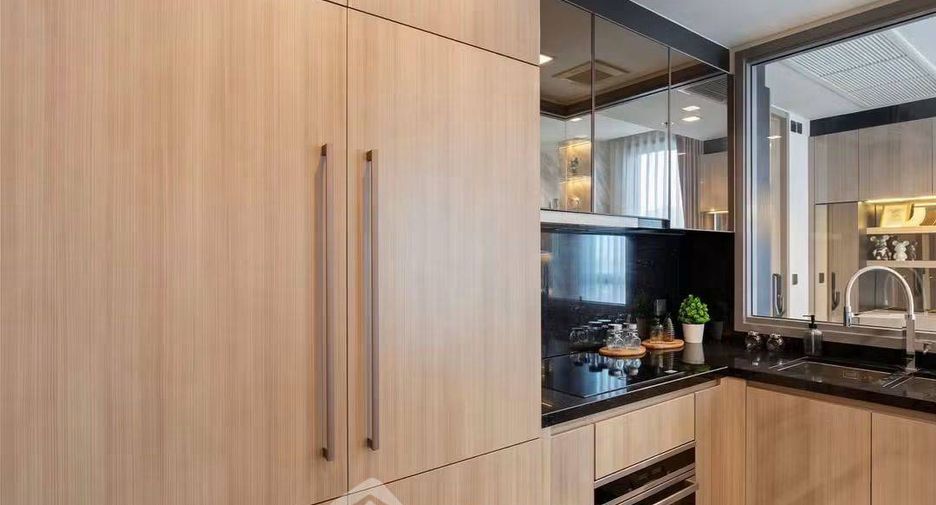 For rent 3 bedrooms condo in Pathum Wan, Bangkok