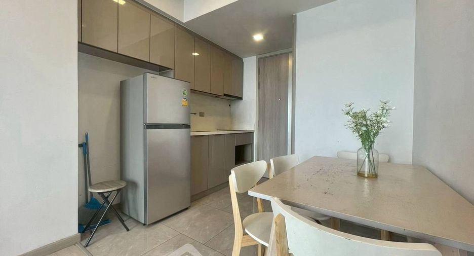 Condo en alquiler de 2 habitaciones en Huai Khwang, Bangkok