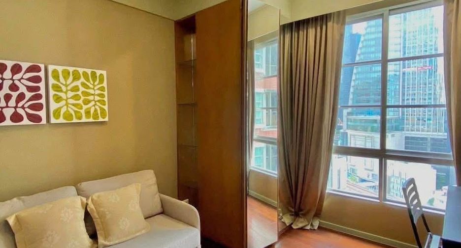 For rent 3 bedrooms condo in Khlong Toei, Bangkok