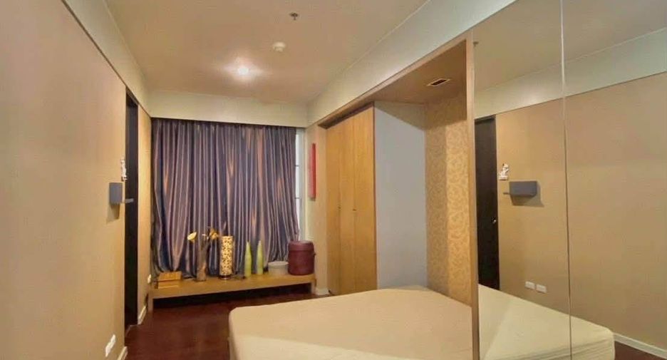 For rent 3 bedrooms condo in Khlong Toei, Bangkok