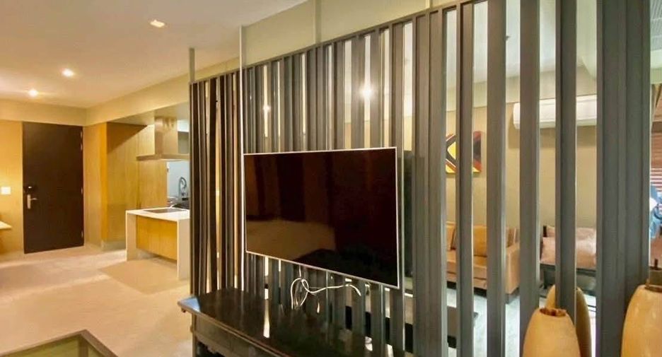 For rent 3 bedrooms condo in Khlong Toei, Bangkok