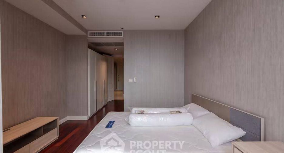 For rent 4 bedrooms condo in Pathum Wan, Bangkok