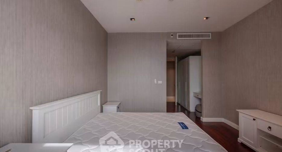 For rent 4 bedrooms condo in Pathum Wan, Bangkok