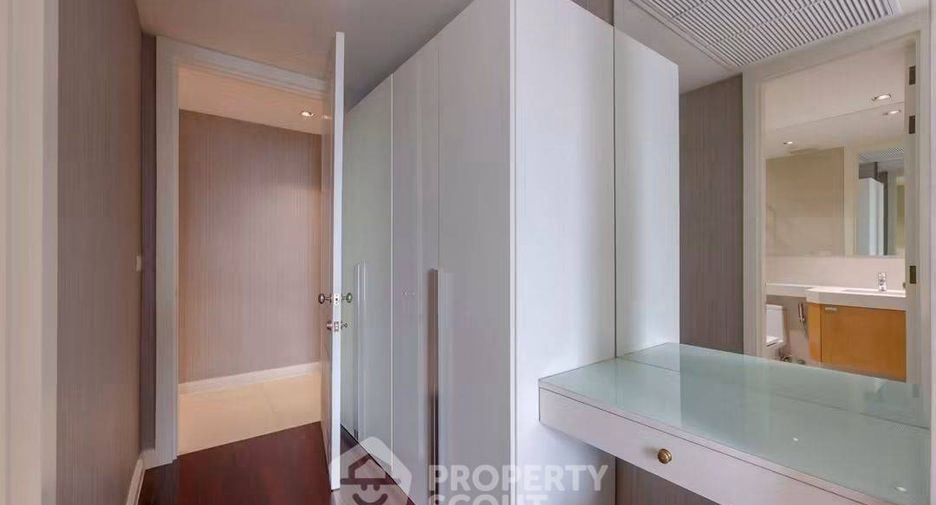 For rent 4 bedrooms condo in Pathum Wan, Bangkok