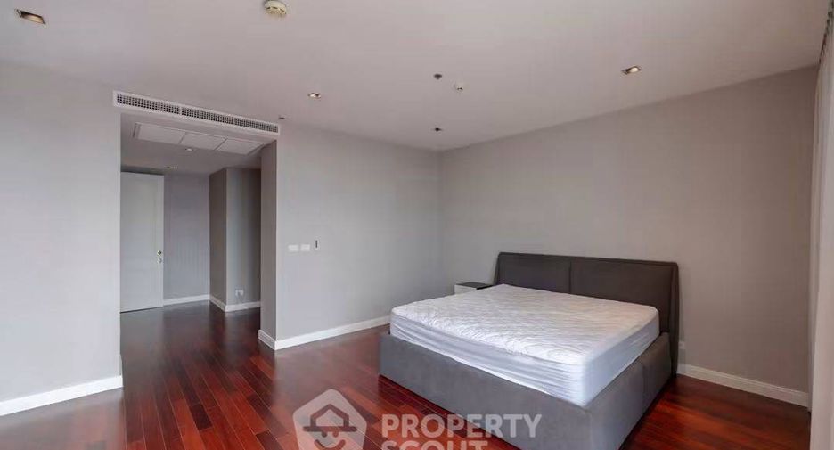 For rent 4 bedrooms condo in Pathum Wan, Bangkok