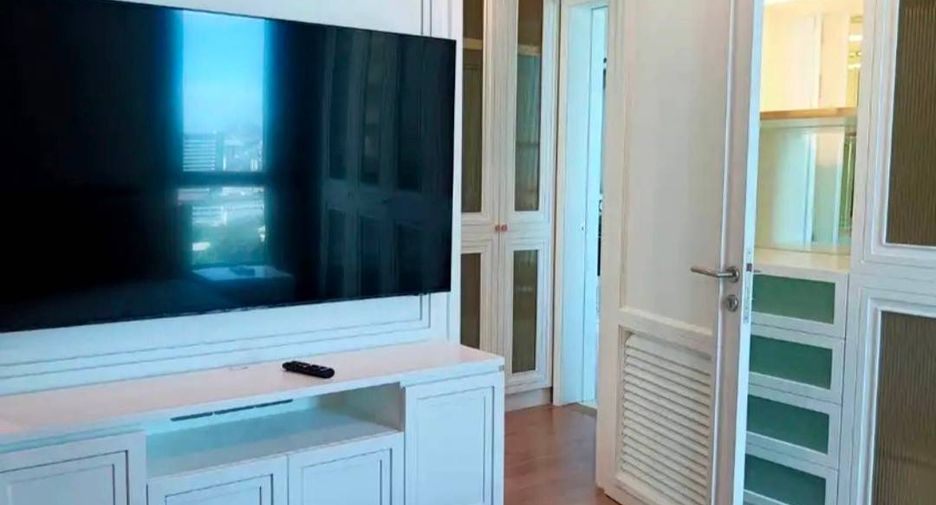 For rent 3 bedrooms condo in Watthana, Bangkok