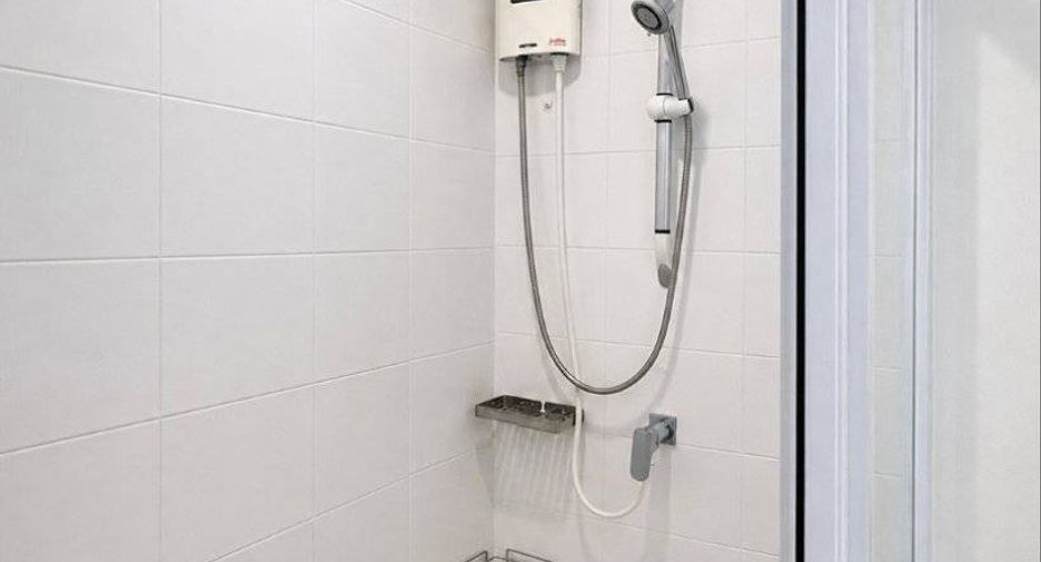 For rent 2 bedrooms condo in Thon Buri, Bangkok