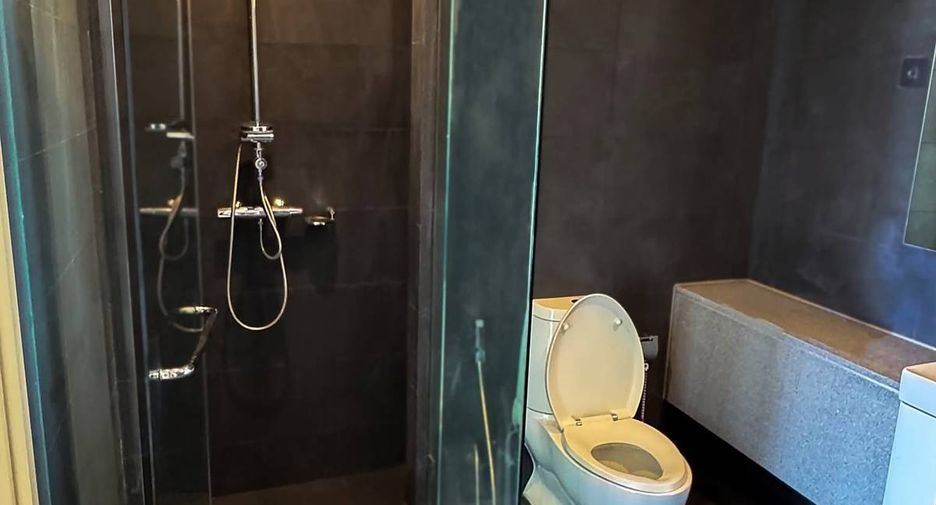 For rent 2 bedrooms condo in Pathum Wan, Bangkok