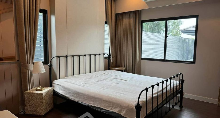 For rent 4 bedrooms house in Bang Kapi, Bangkok