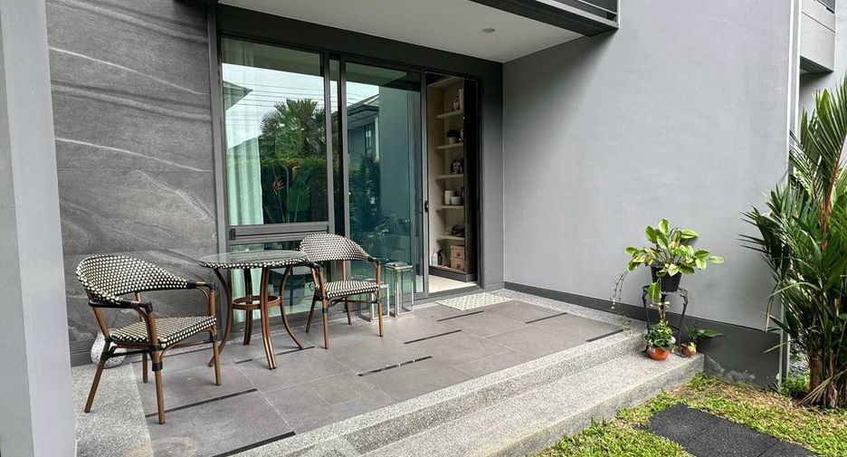 For rent 4 bedrooms house in Bang Kapi, Bangkok