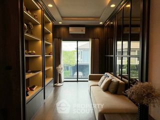 Casa en alquiler de 4 habitaciones en Bang Kapi, Bangkok