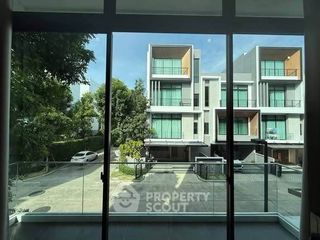For rent 3 bedrooms townhouse in Suan Luang, Bangkok