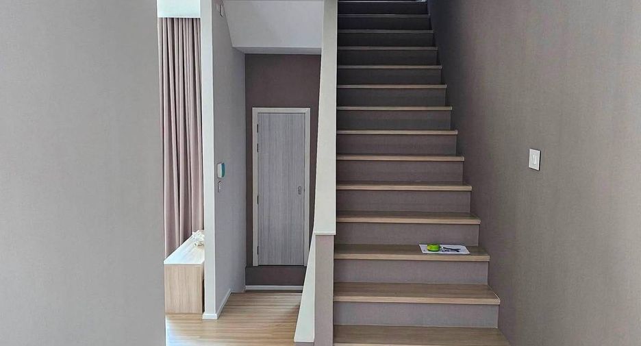 For rent 3 bedrooms townhouse in Suan Luang, Bangkok