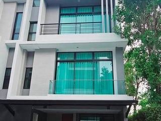 For rent 3 bedrooms townhouse in Suan Luang, Bangkok