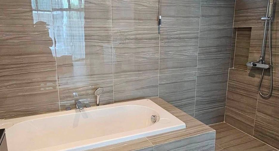 For rent 3 bedrooms townhouse in Suan Luang, Bangkok