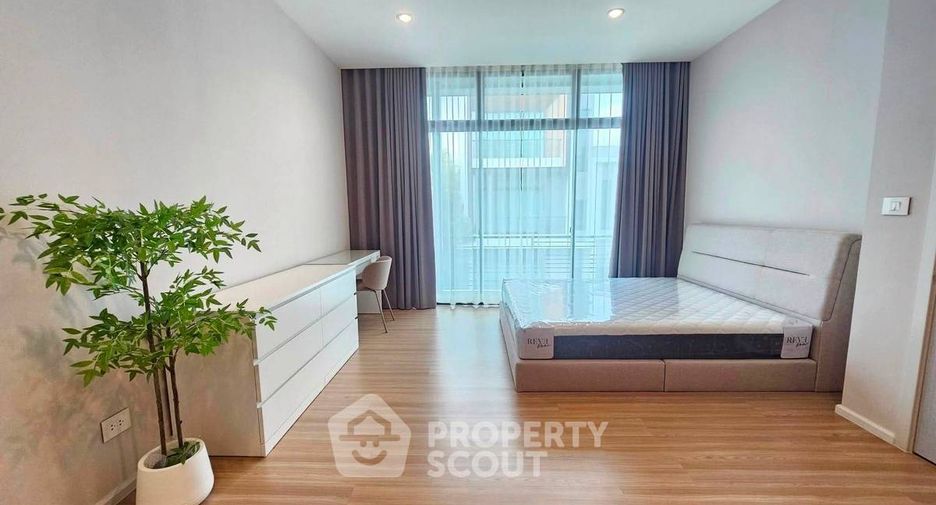 For rent 3 bedrooms townhouse in Suan Luang, Bangkok