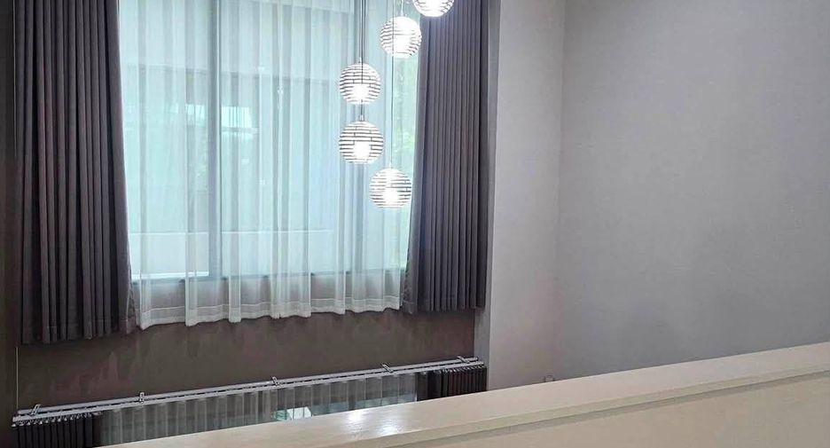 For rent 3 bedrooms townhouse in Suan Luang, Bangkok