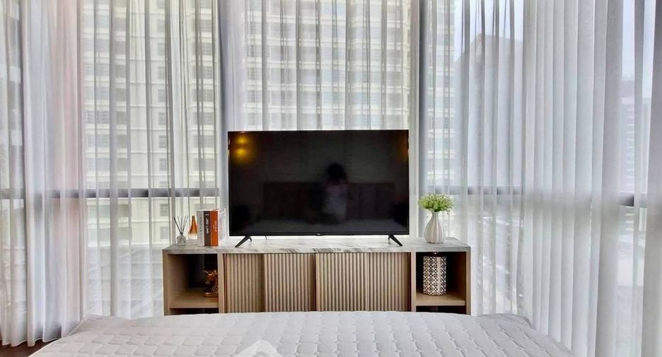 For rent 2 bedrooms condo in Pathum Wan, Bangkok