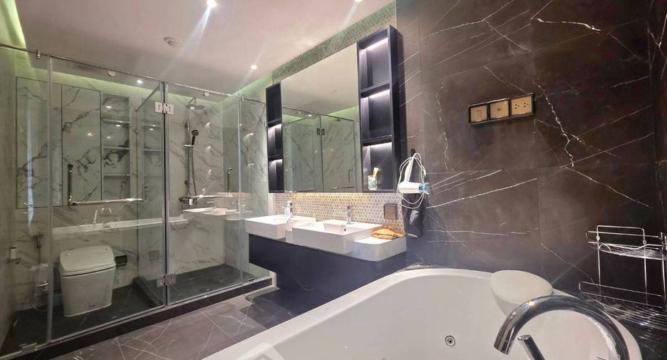 For rent 3 bedrooms condo in Bang Lamung, Chonburi
