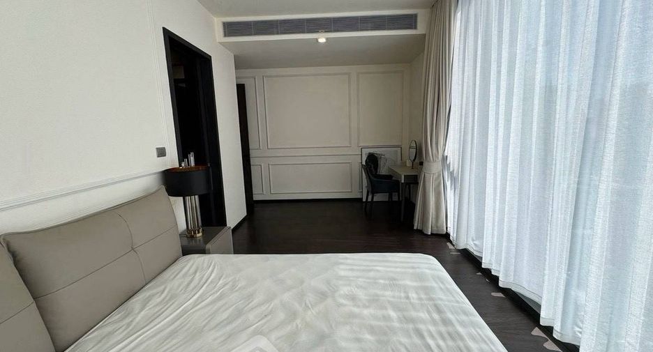 For rent 3 bedrooms condo in Khlong Toei, Bangkok