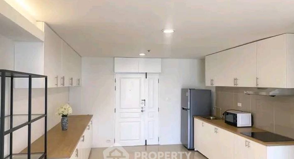 For rent 4 bedrooms condo in Khlong Toei, Bangkok
