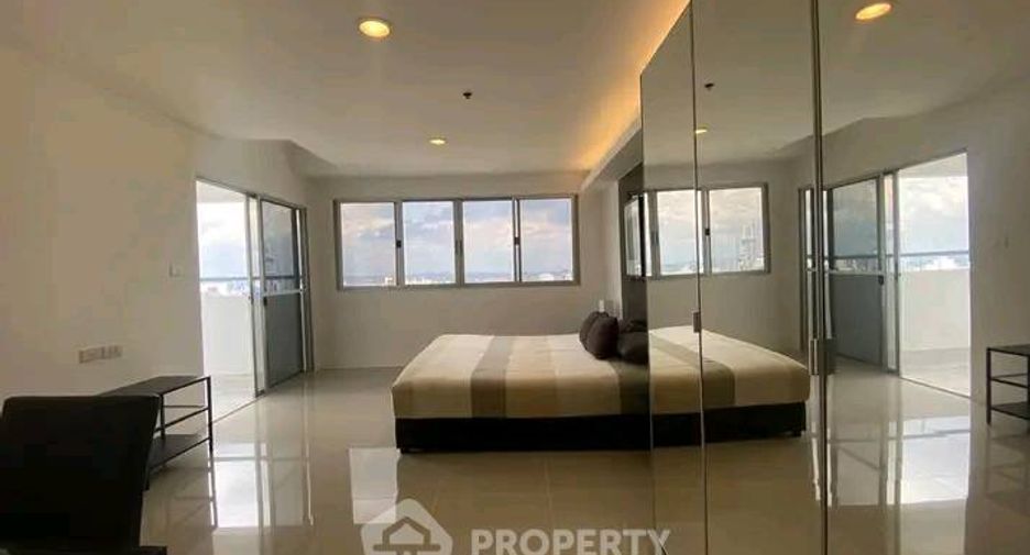 For rent 4 bedrooms condo in Khlong Toei, Bangkok