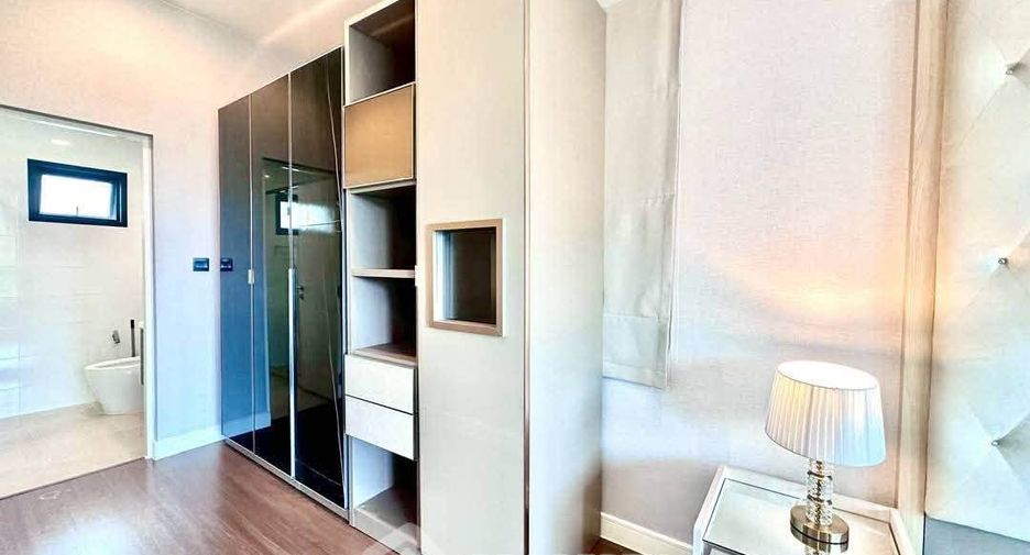 Casa en alquiler de 4 habitaciones en Bang Kapi, Bangkok