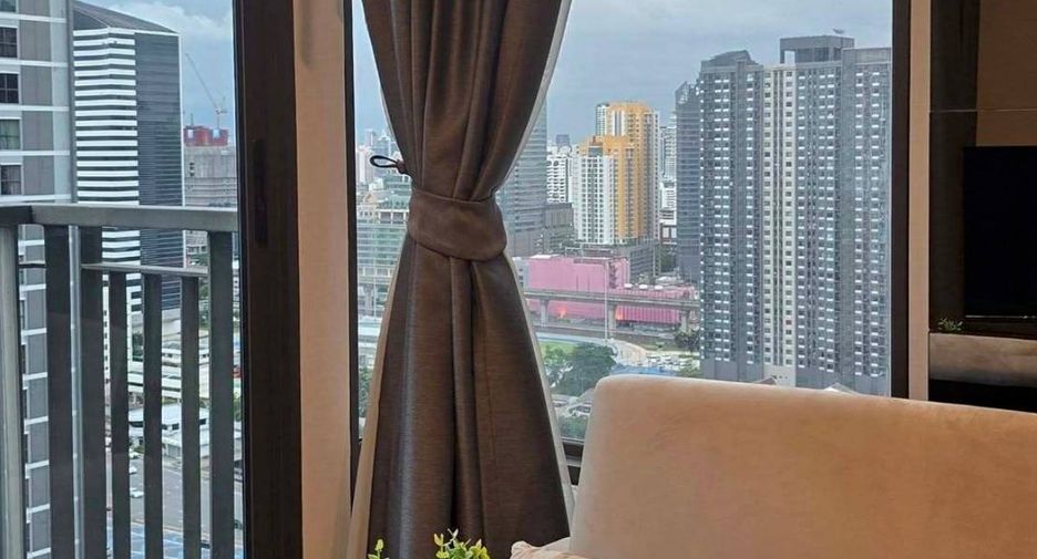 For rent 2 bedrooms condo in Huai Khwang, Bangkok