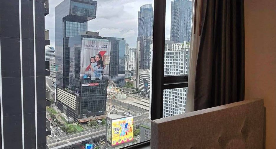 For rent 2 bedrooms condo in Huai Khwang, Bangkok