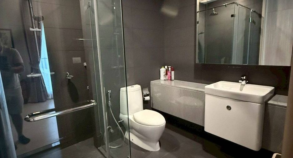 For rent 2 bedrooms condo in Pathum Wan, Bangkok
