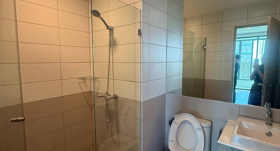 For rent 2 bedrooms condo in Bang Rak, Bangkok
